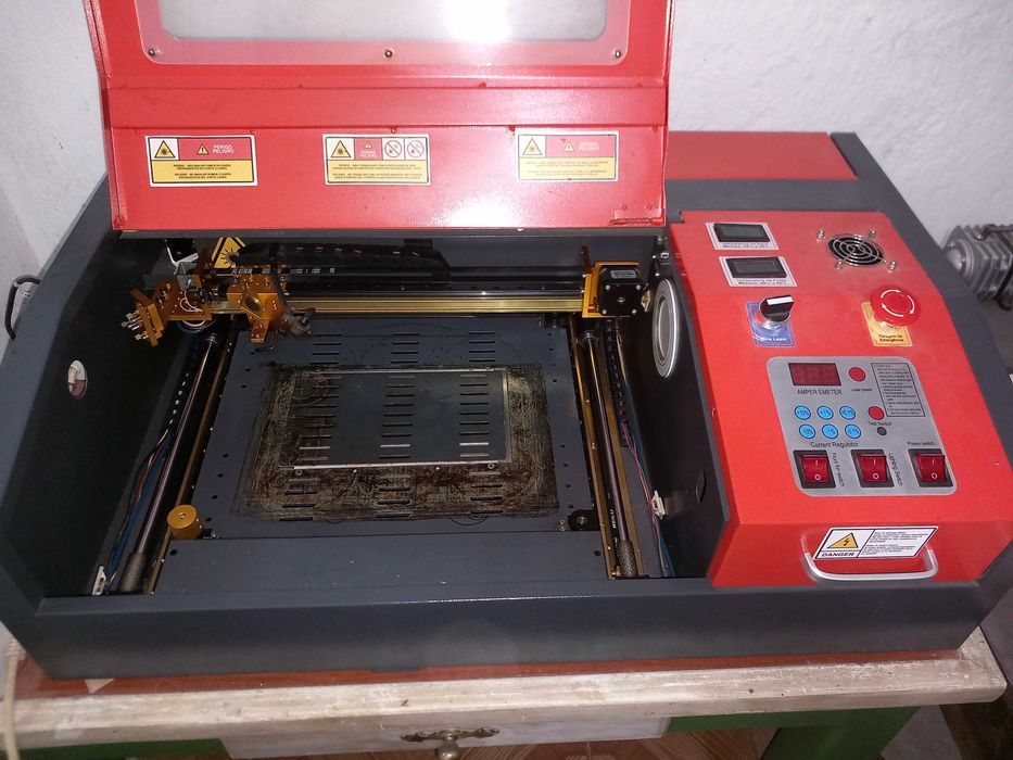 Laser co2 40w 20x30 com computador e progaramas incluido
