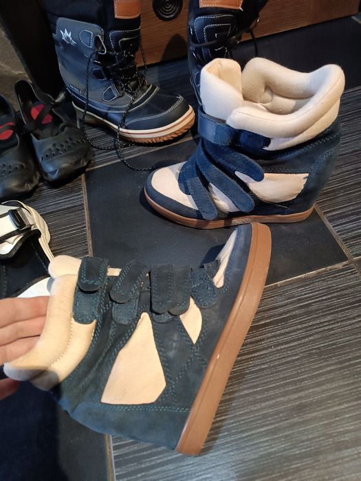 Взуття жіноче 37 розмір кросівки коралки сандалі чоботи хайтопи балетк