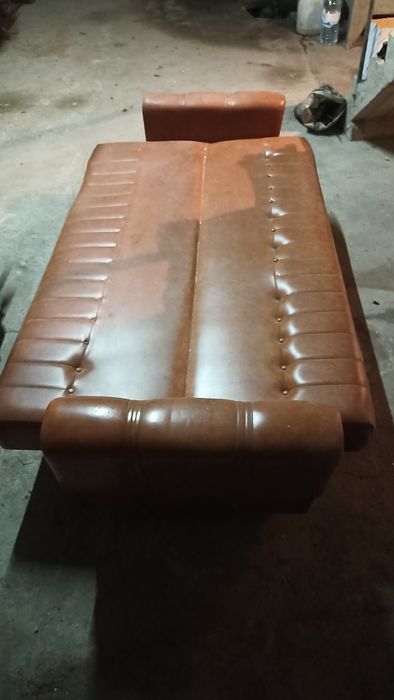 Sofá cama antigo em couro