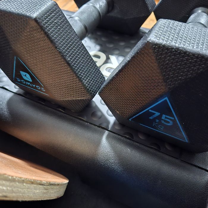 Par de halteres 7,5Kg hexagonal revestido em borracha