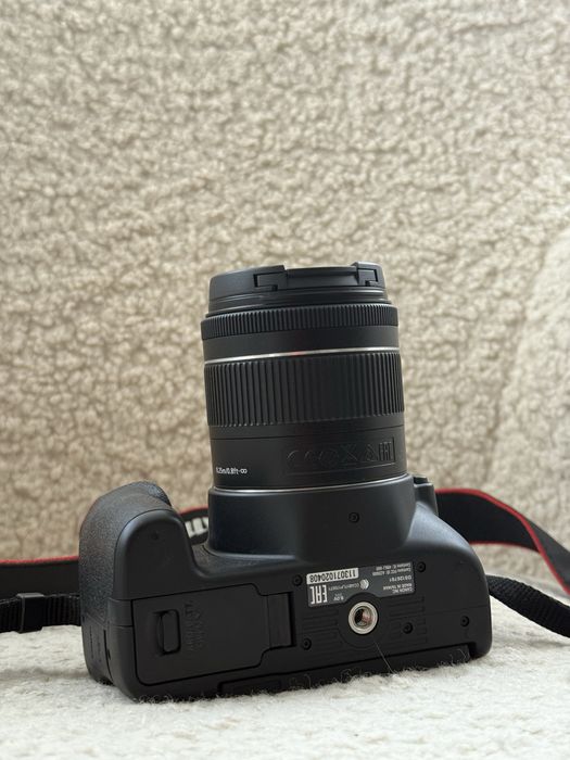 Canon EOS 250D + 18-55mm, стан ідеал, комплект, торг