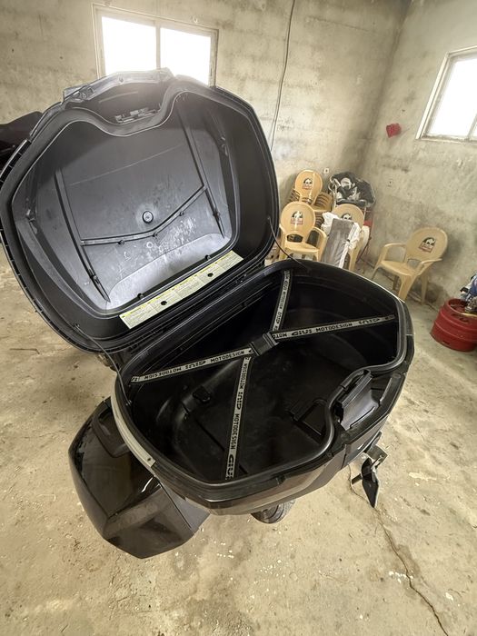 Top case GIVI V47