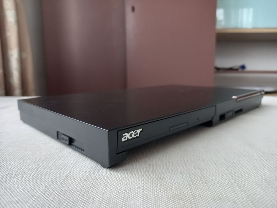 Mini komputer Acer Revo RL100