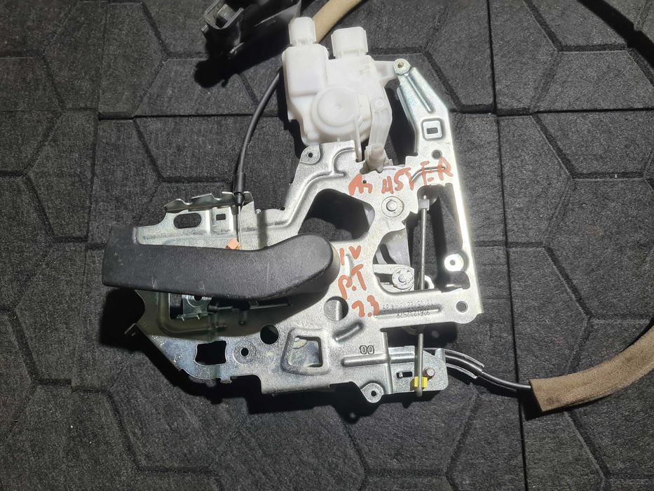 Renault Master III IV 2.3 22r zamek drzwi tylnych prawy klamka linka