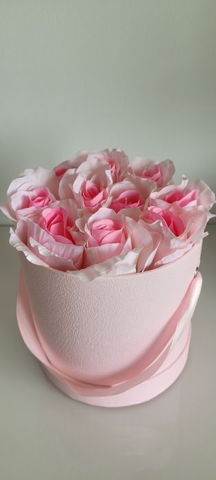 Wieczne róże, kwiaty w pudełku