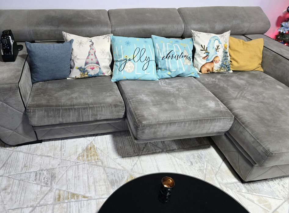 Sofá chaise long cinza c/ assentos deslizantes e encostos reclináveis