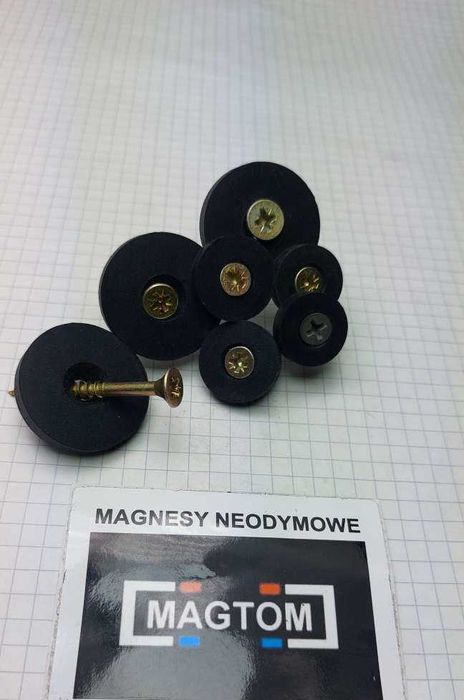 Duży mocny magnes neodymowy oblany gumą na wkręt śrubkę 30x11/6x5 N42