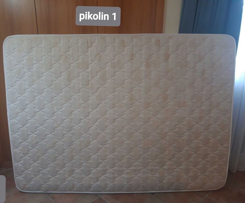 Cama de Casal antiga ótimo estado, preta + colchão
