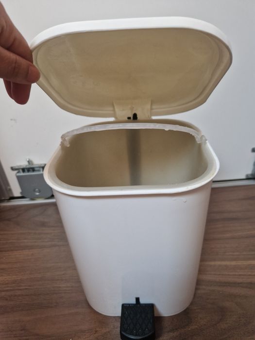 Balde do lixo de casa de banho