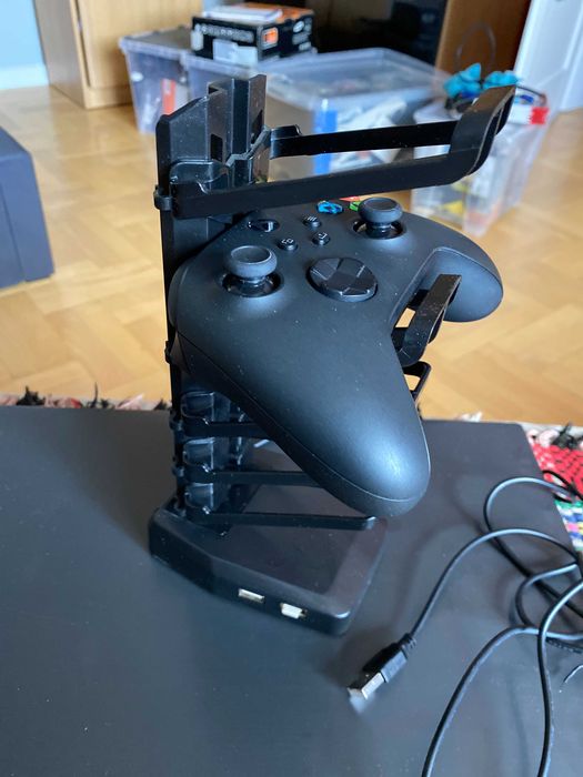 Stacja ładująca  pady do konsoli z 4 portami USB rok gwarancji