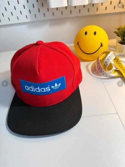 Boné Adidas Vermelho e Preto Ajustável