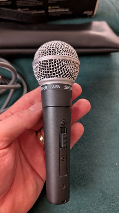 Mikrofon wokalny SHURE SM58 SE włącznik.