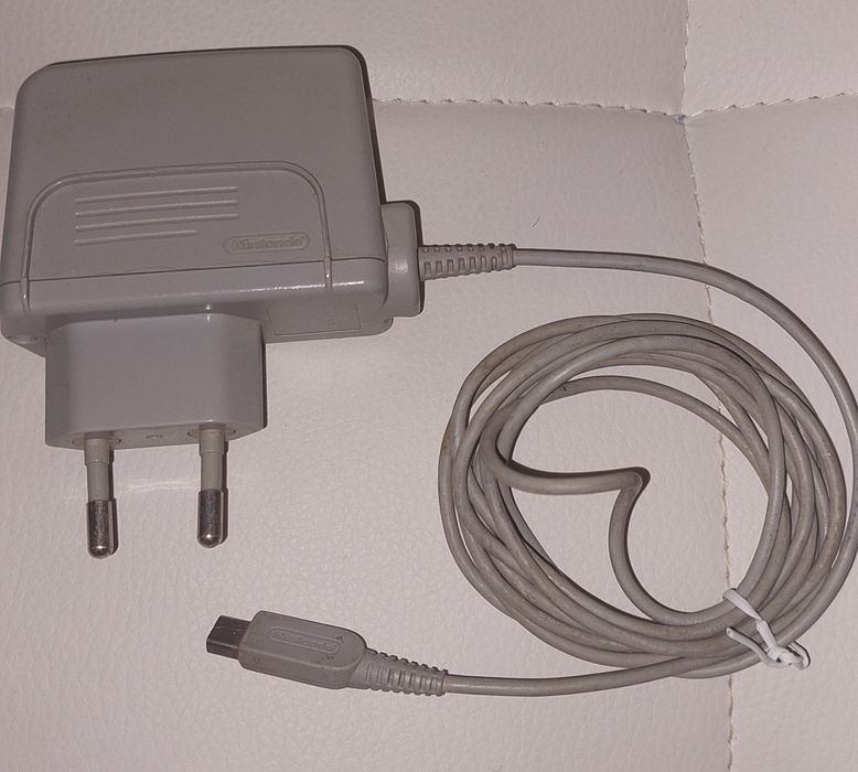 Nintendo Dsi Azul Metálico c/carregador, bolsa, caneta + 7 jogos