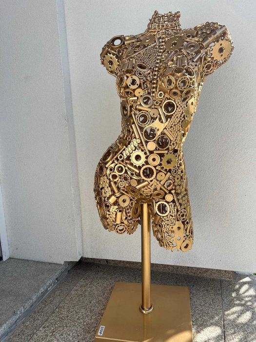 Suporte Corpo Feminino Dourado