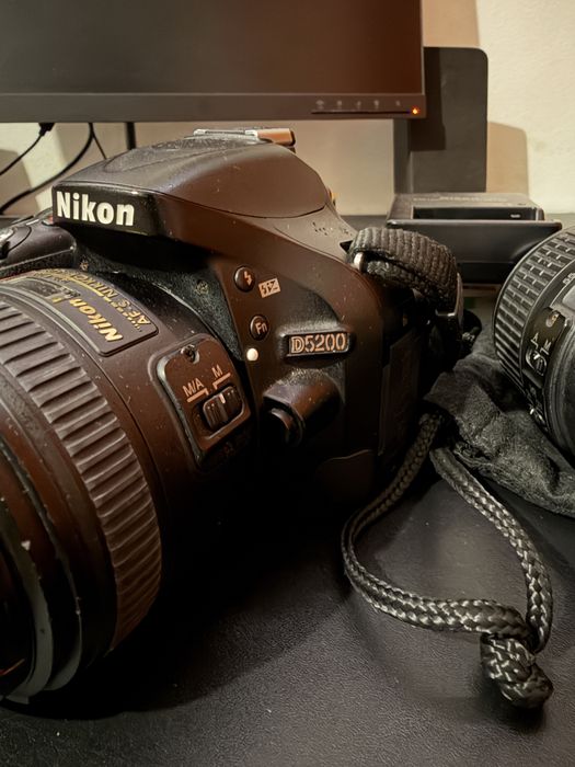Nikon D5200 + Nikon AF-S NIKKOR 50mm f/1.4G