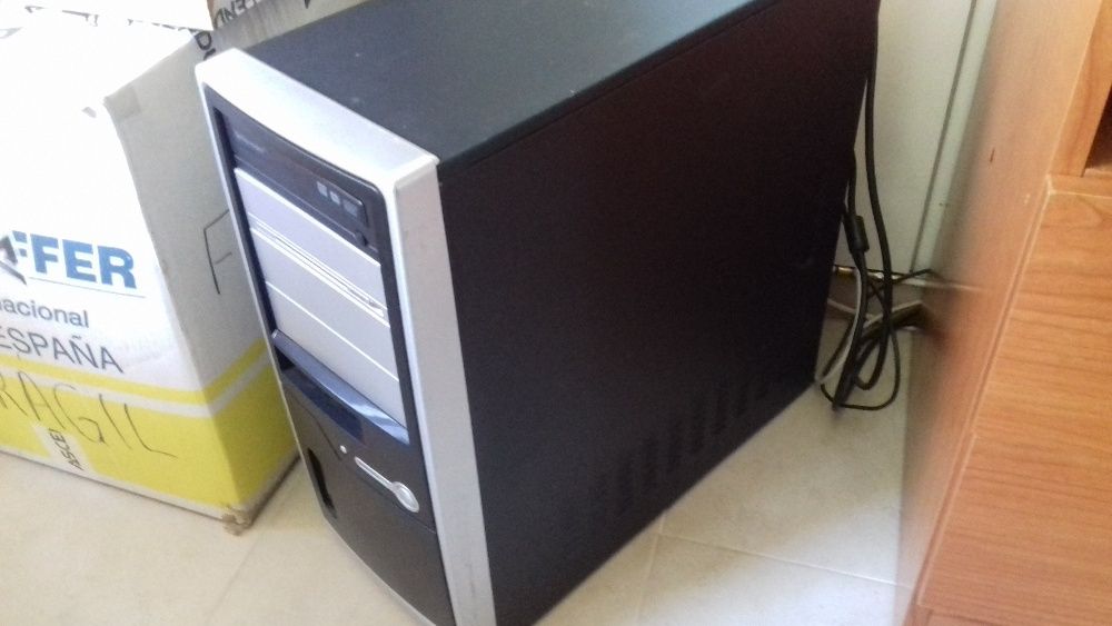 Computador de torre c monitor