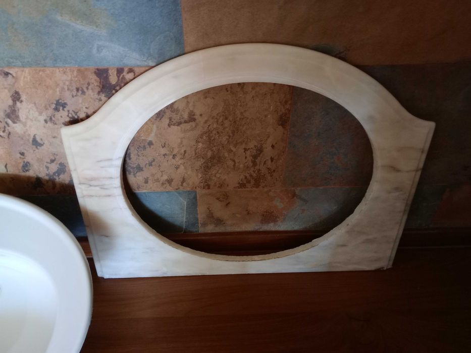 Lavatório de móvel de WC e respetiva pedra