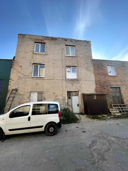 Комплекс виробничих приміщень (завод) в місті Умань Черкаської області