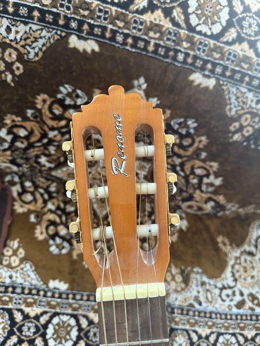 Гітара RENOME 6-и струнна в хорошому стані.