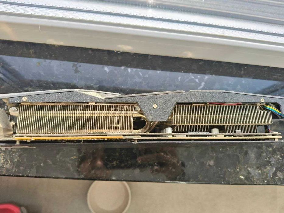ROG Strix RX580 неробоча на запчастини