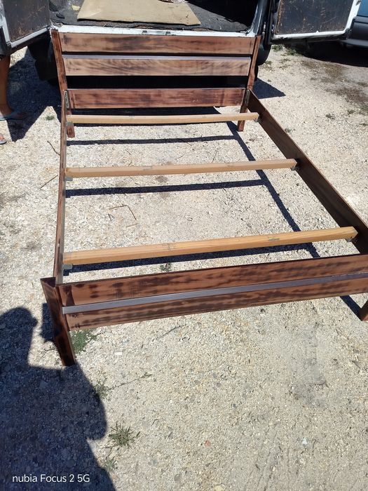 Cama de casal com estrado e colxao