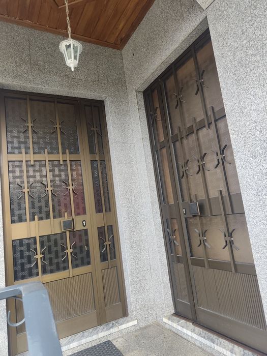 Portas alumínio castanho