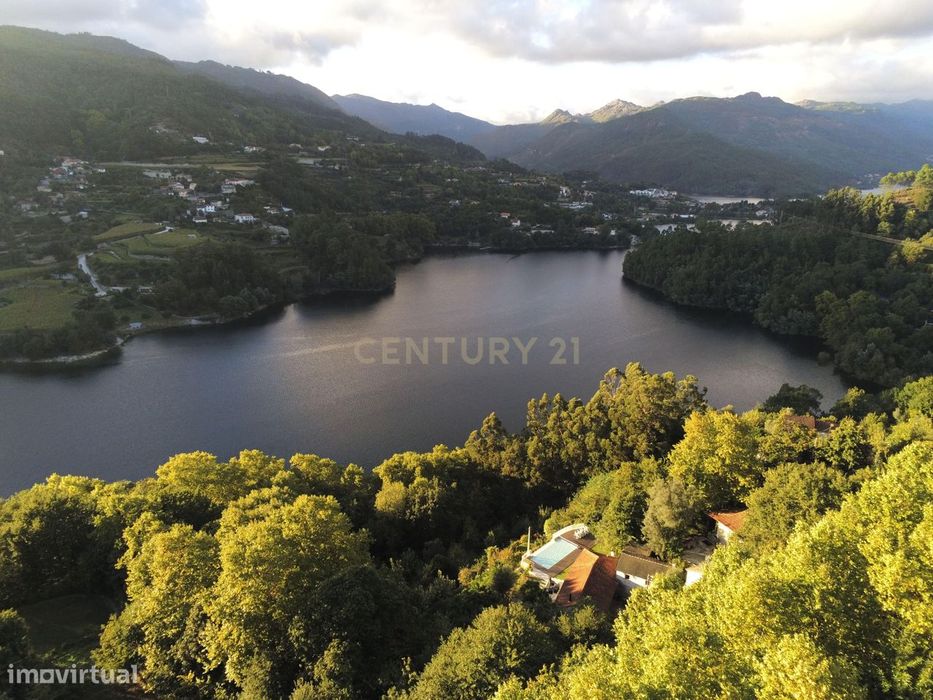 Terreno com 2.240m2 ² com vista deslumbrantes para o rio no Gerês — Rio Caldo, Braga