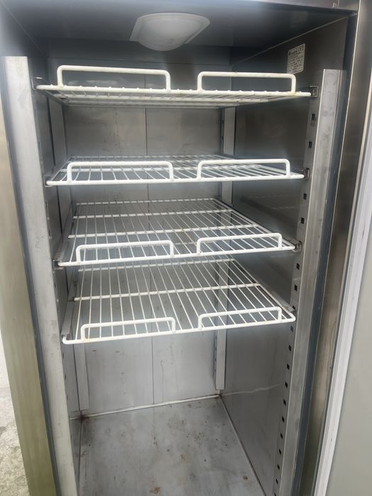 Sprzedam szafę chłodniczą.