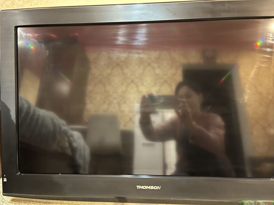 Телевізор THOMSON 32” з кронштейном + пульт + смарт-приставка