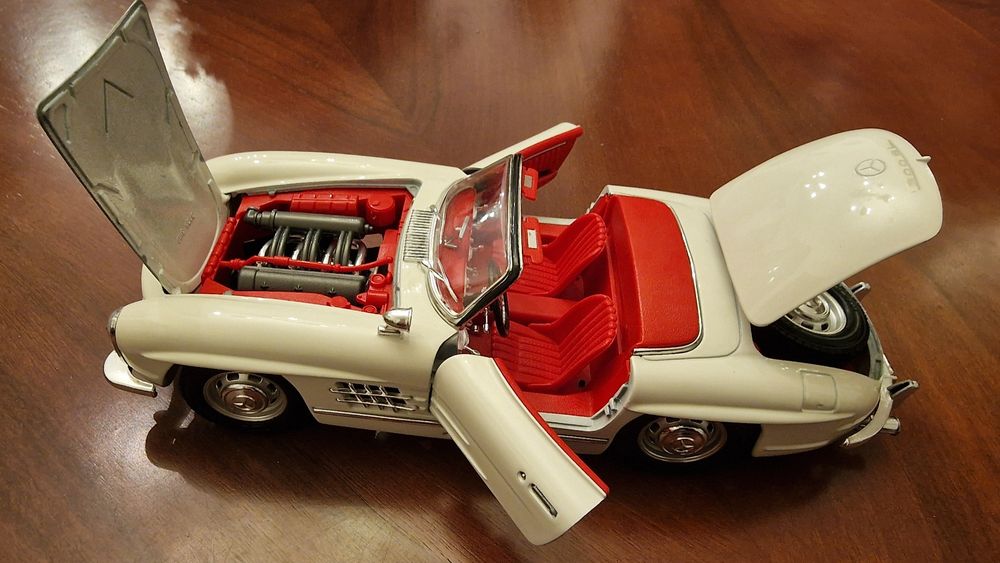 Burago: Mercedes 300 SL Roadster 1/18