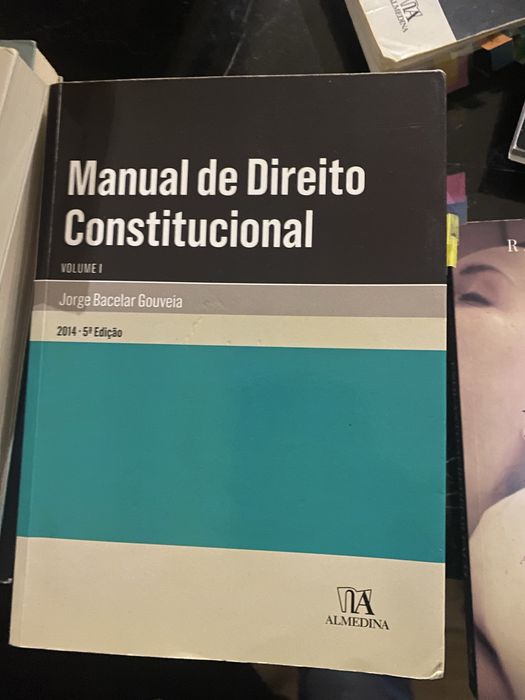 Livros de direito dos mais diversos