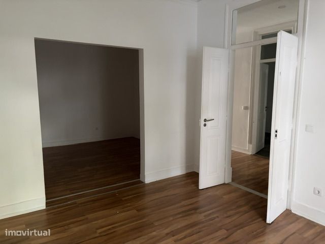 T2 em Santo António, Lisboa - Pronto a Habitar
