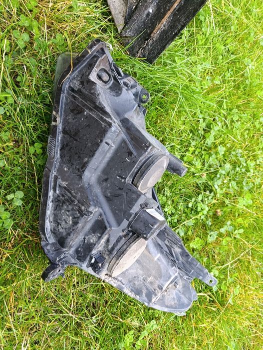 Opel Astra H lampa przednia prawa Hella