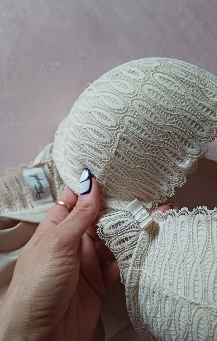 Piękny kremowy komplet triumph L