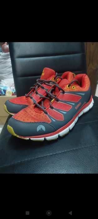 Elbrus trekkingowe 43 wkładki 28 cm.