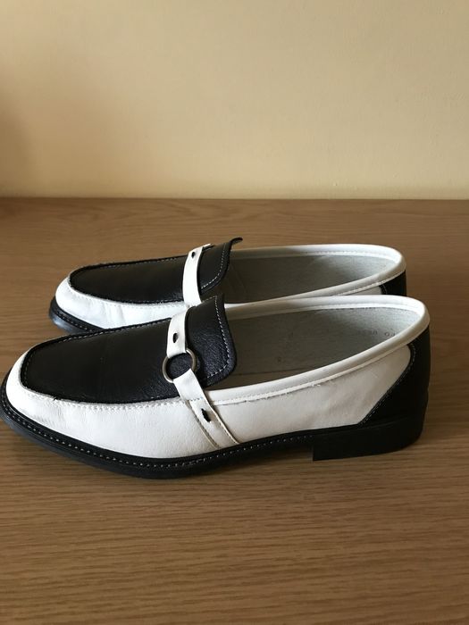 Шкіряні нові туфлі