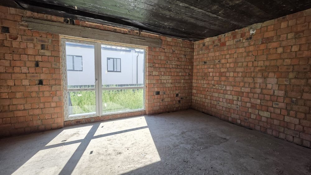 Продається готовий ТАУН ХАУС з міськими комунікаціями вул. Спортивна