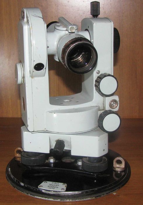 Теодолит Т-30 1973 г. в рабочем состоянии