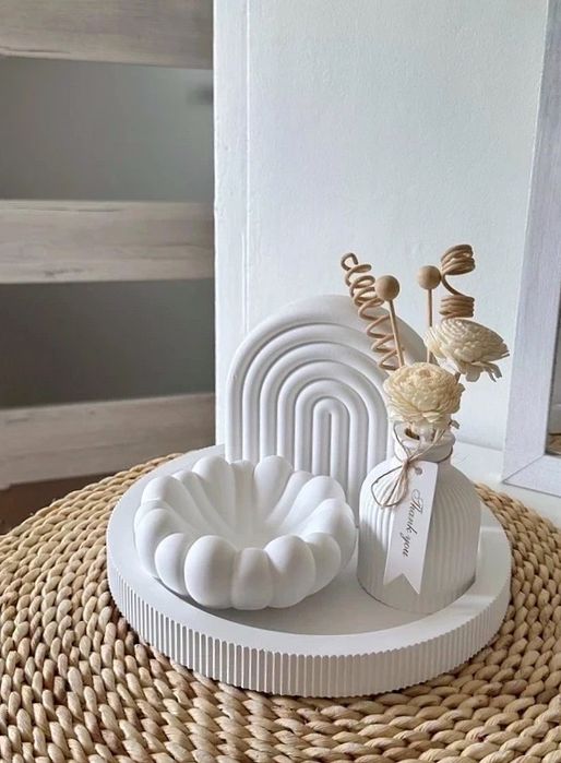 Zestaw Prezentowy z Gipsu Ceramicznego – Biały wazon taca