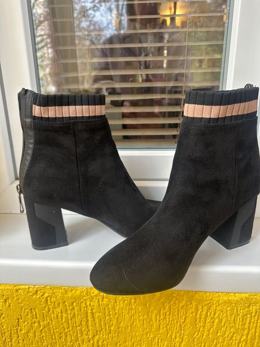 Взуття  напів чоботи на підборах Італія . Як нове