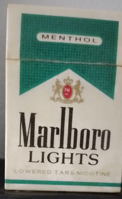 Antigos isqueiros alguns com marca para coleçionadores