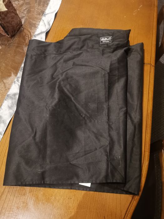 Sling para bebé em preto