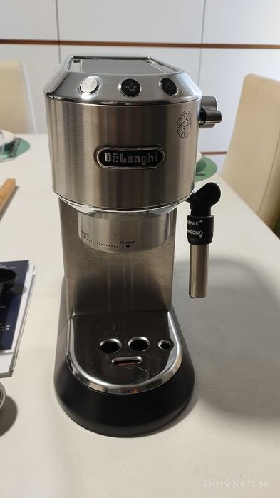 Máquina de café Delonghi nova
