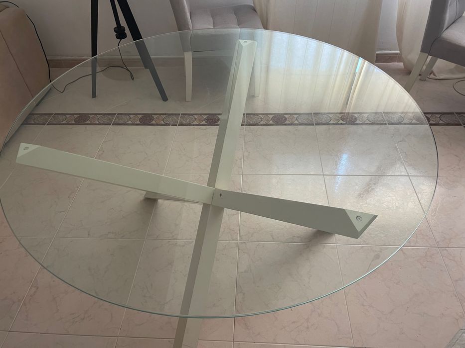 Mesa de vidro e 4 cadeiras