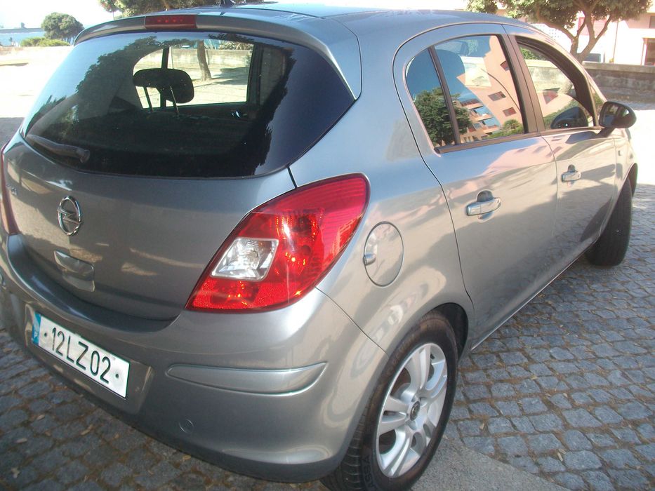 Opel Corsa 1.2 GLP/Gasolina de 2011 C/Novo