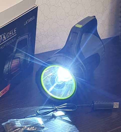 Акумуляторний ліхтар з повербанком на 8000 mAh