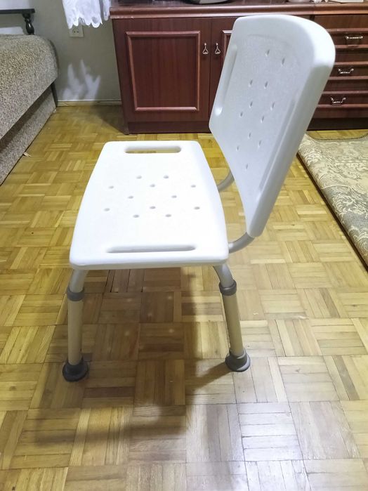 Krzesło prysznicowe z oparciem / SPRAWNE / taboret z oparciem