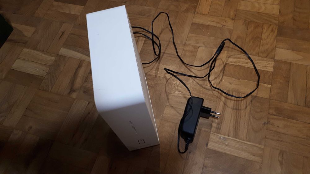 Technicolor CGA2121 ROUTER WI-FI  komplet mało używany