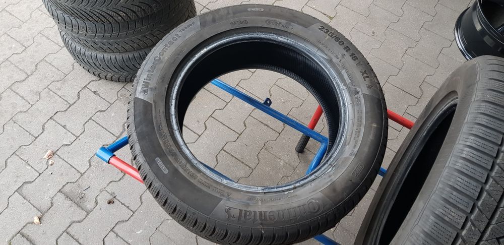 Opona zimowa Continental 235/60/18 1szt