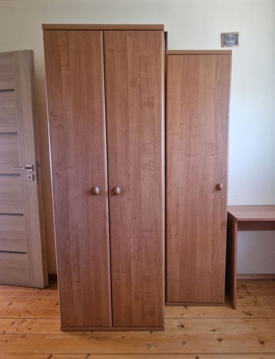 Slupek BRW wąski z półkami, 1szt kolor olcha